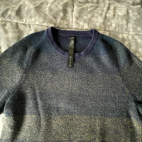 Lululemon Merino Wool Sweater. Rarely worn by my daughters loser ex-boyfriend - Picture 9 of 10